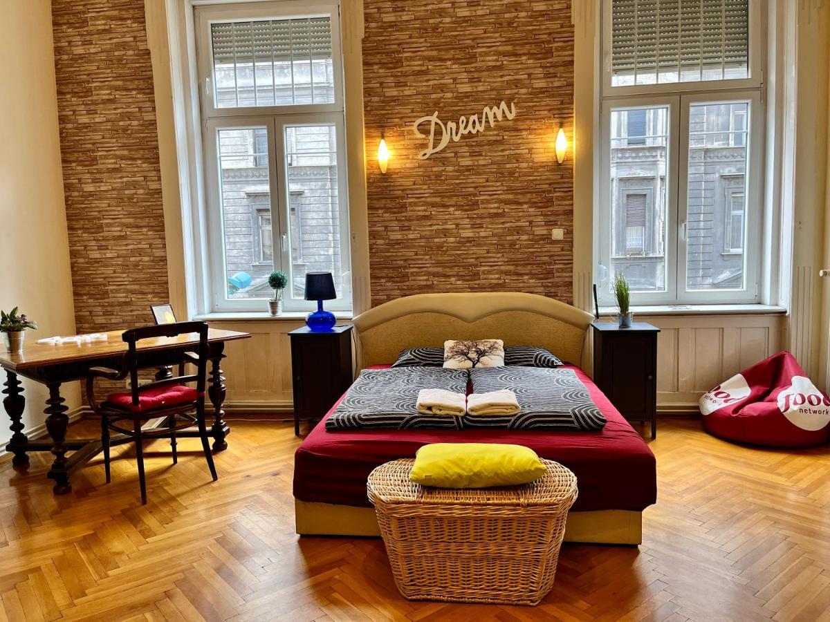 Zen By Market Hostel *