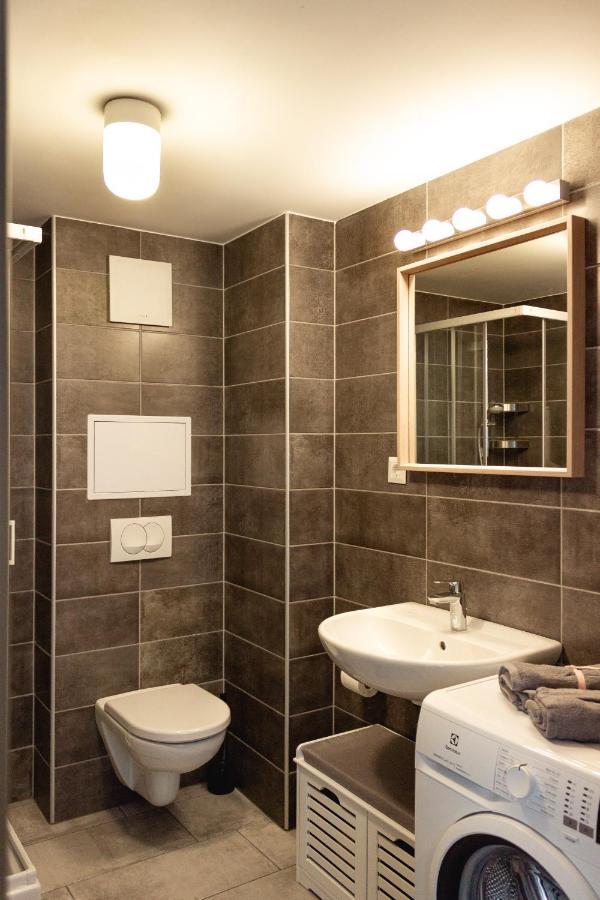 Apartment S18 