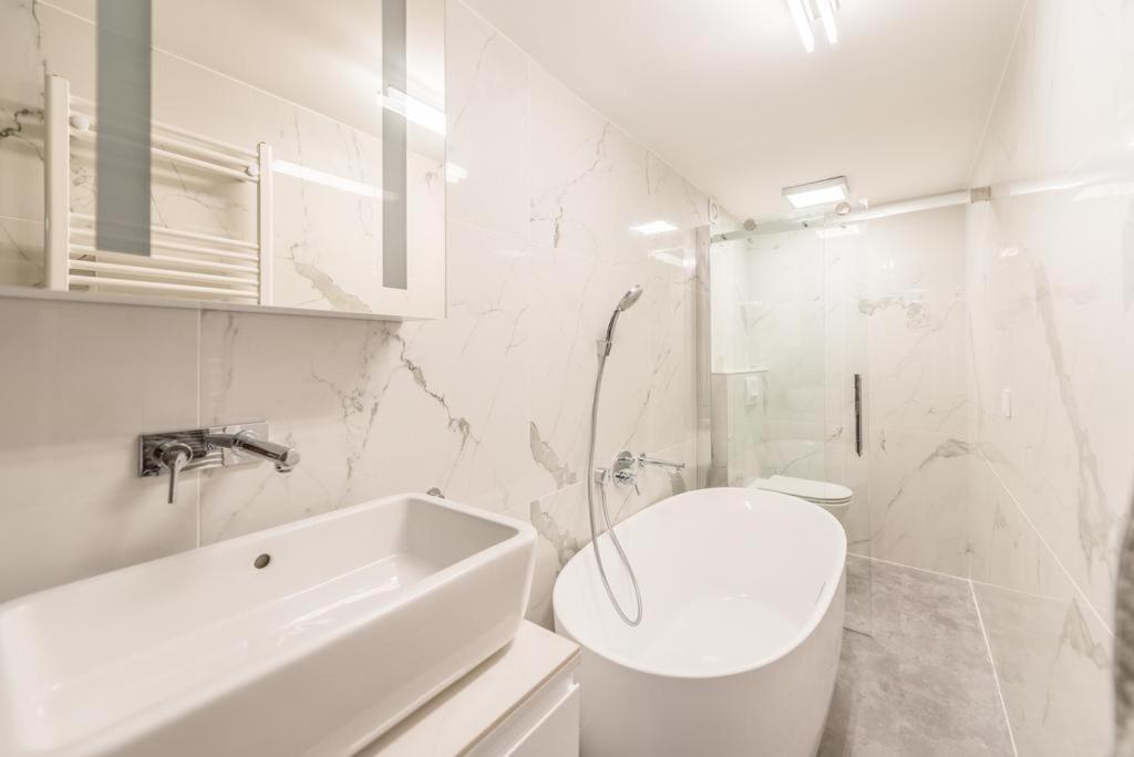 2br2ba Andrassy Free Parking Apartament