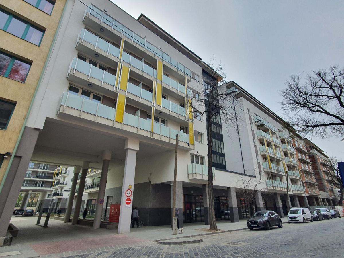 Park West - Free Parking
