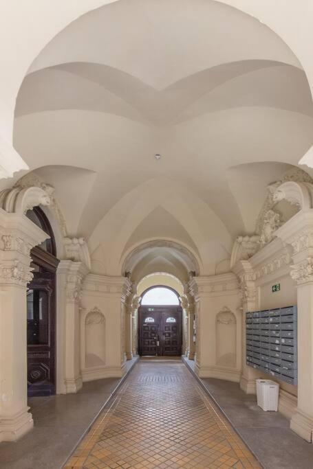 E39 Eotvos * Budapest