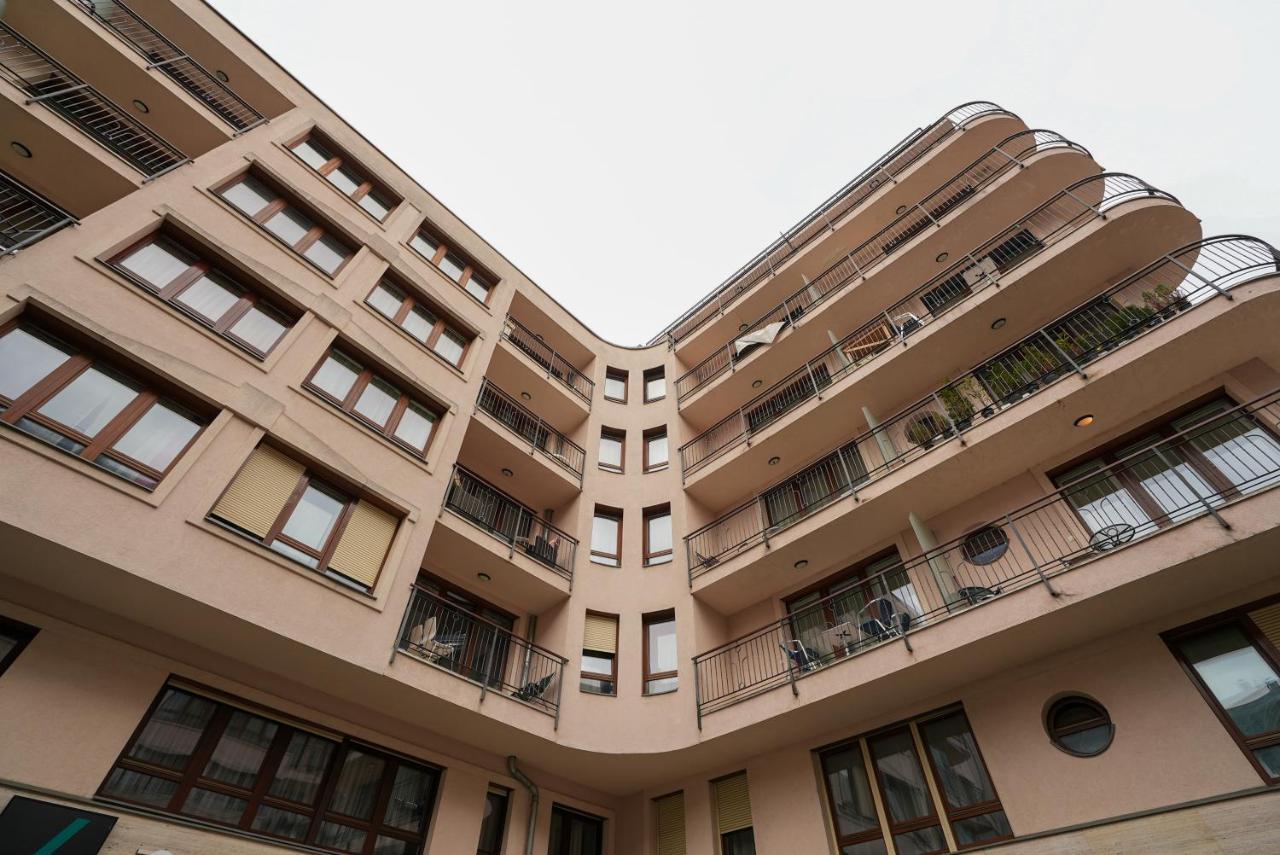 Hollo 12 Budapešť
