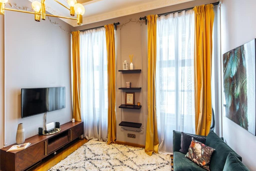 Luxury Andrassy 2 Bedroom * Budapest
