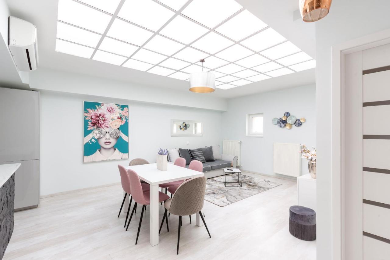 Luxurious Karoly In The Heart Of Apartment *