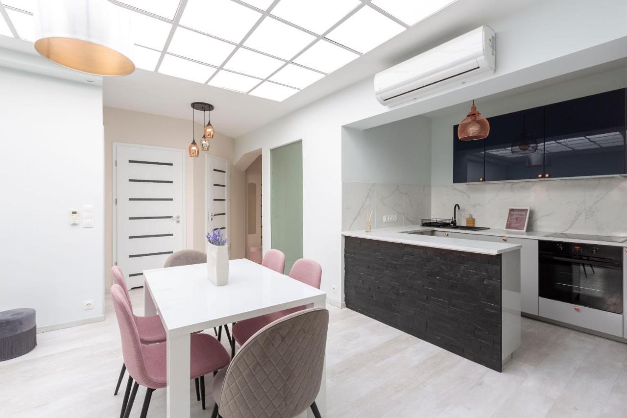Luxurious Karoly In The Heart Of