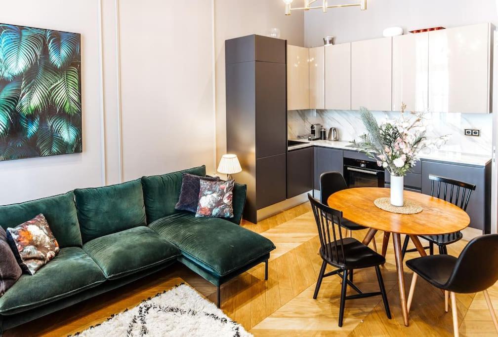 Luxury Andrassy 2 Bedroom Appartement Budapest