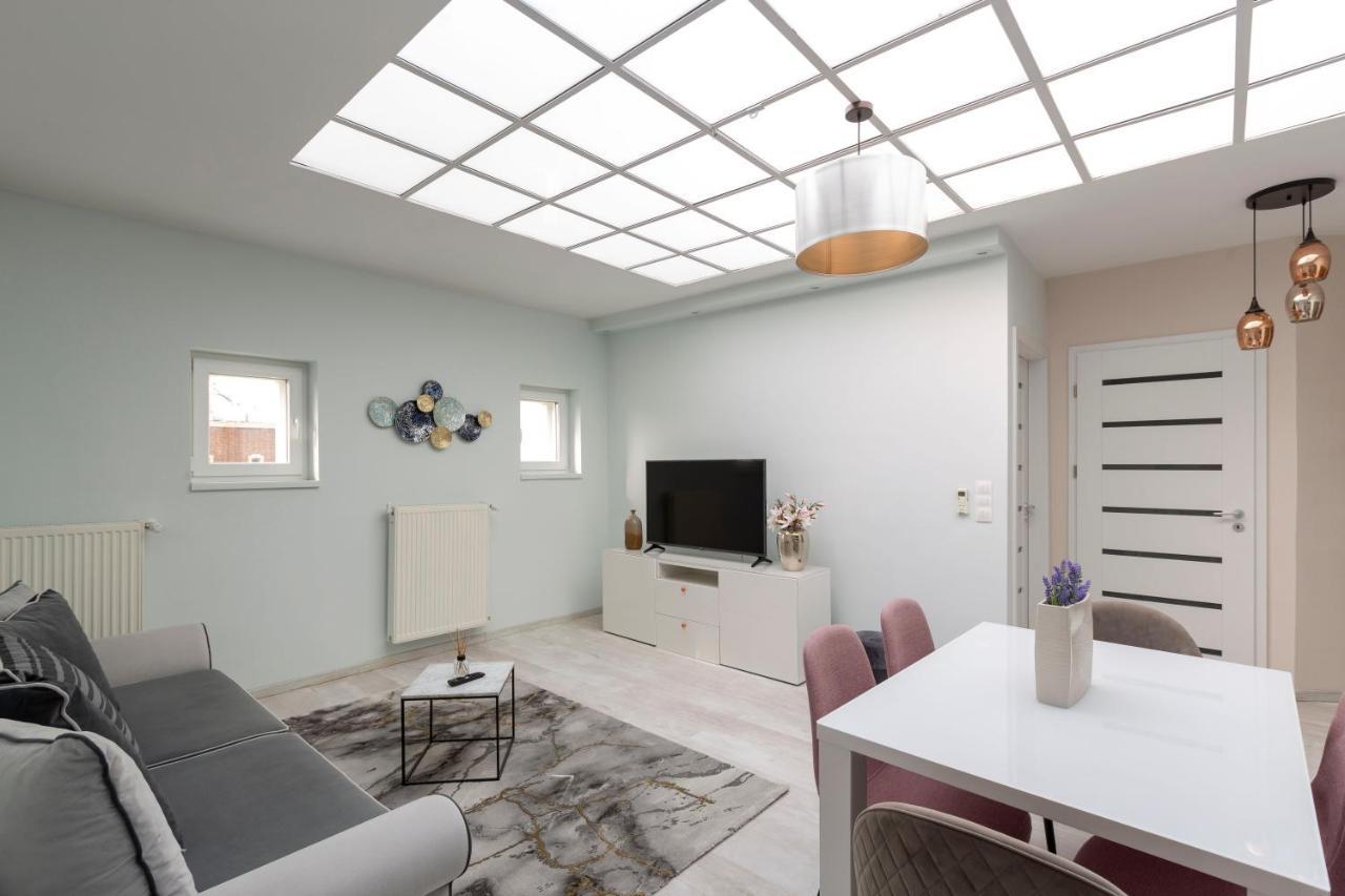 Apartment Luxurious Karoly In The Heart Of