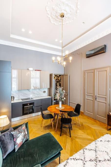 Appartement Luxury Andrassy 2 Bedroom Budapest