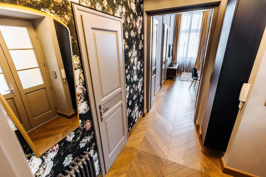 Luxury Andrassy 2 Bedroom *