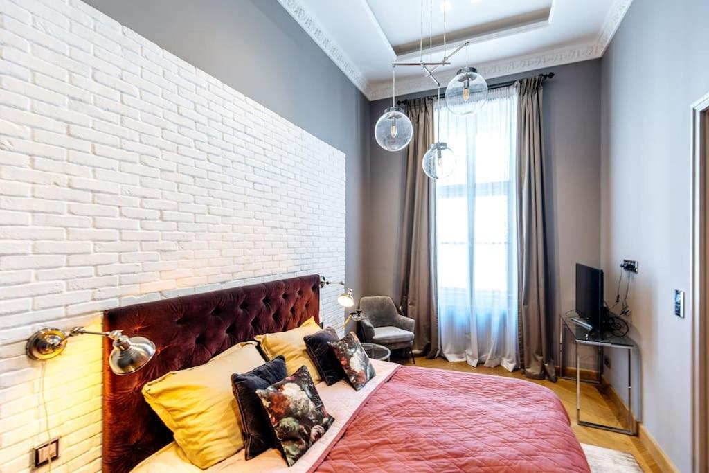 Luxury Andrassy 2 Bedroom Appartement