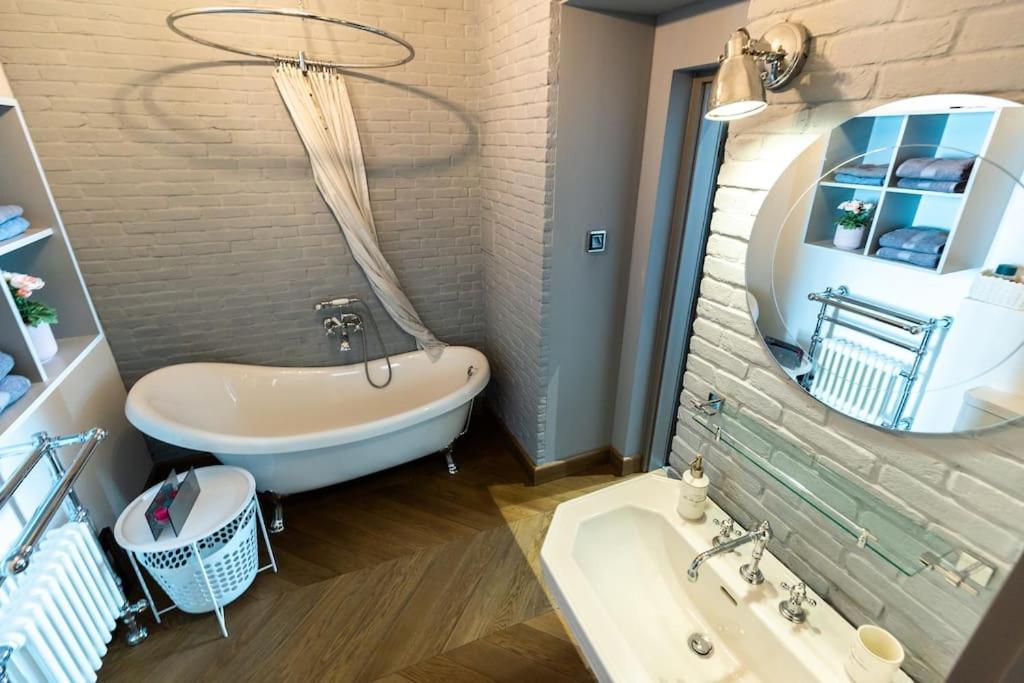 Luxury Andrassy 2 Bedroom Appartement