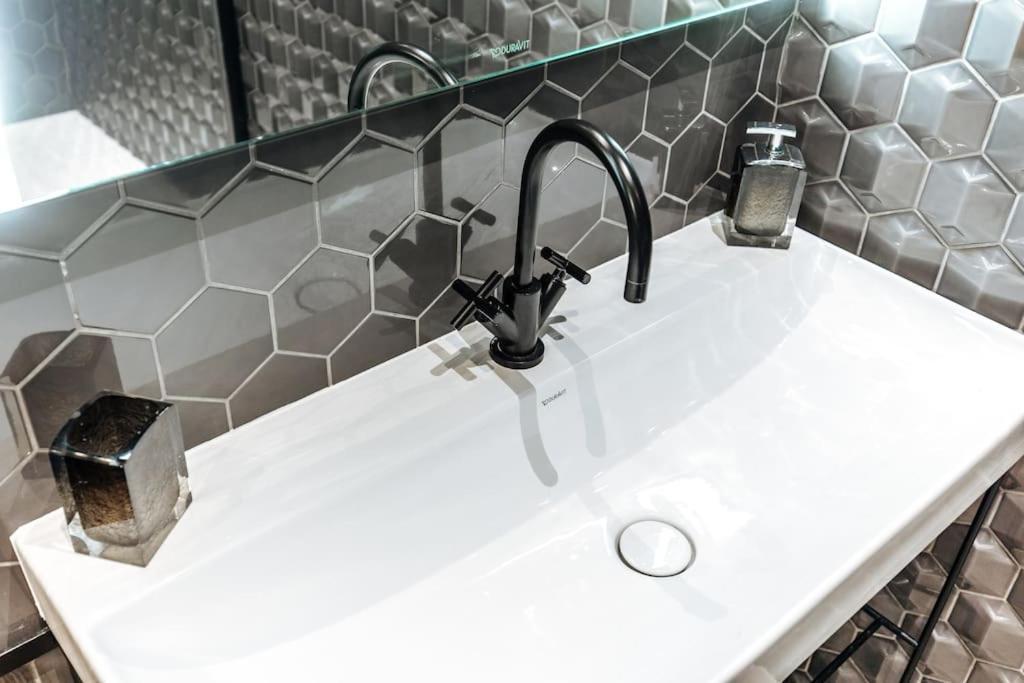 Luxury Andrassy 2 Bedroom Budapest