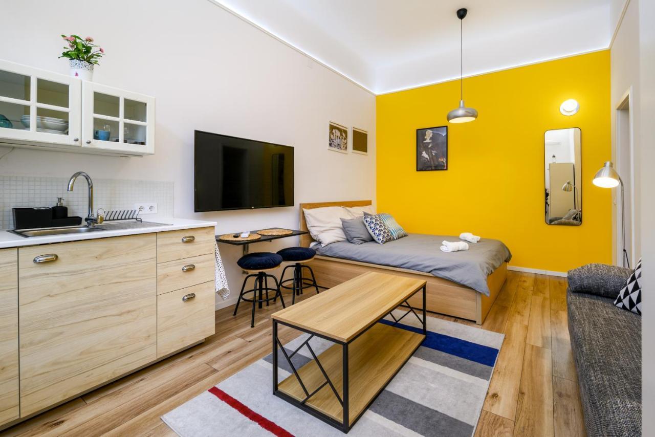 Apartman Stylish Yellow In The Heart Of Budapest