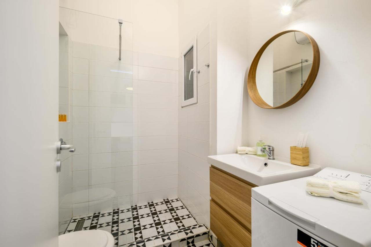 Stylish Yellow In The Heart Of Apartman *