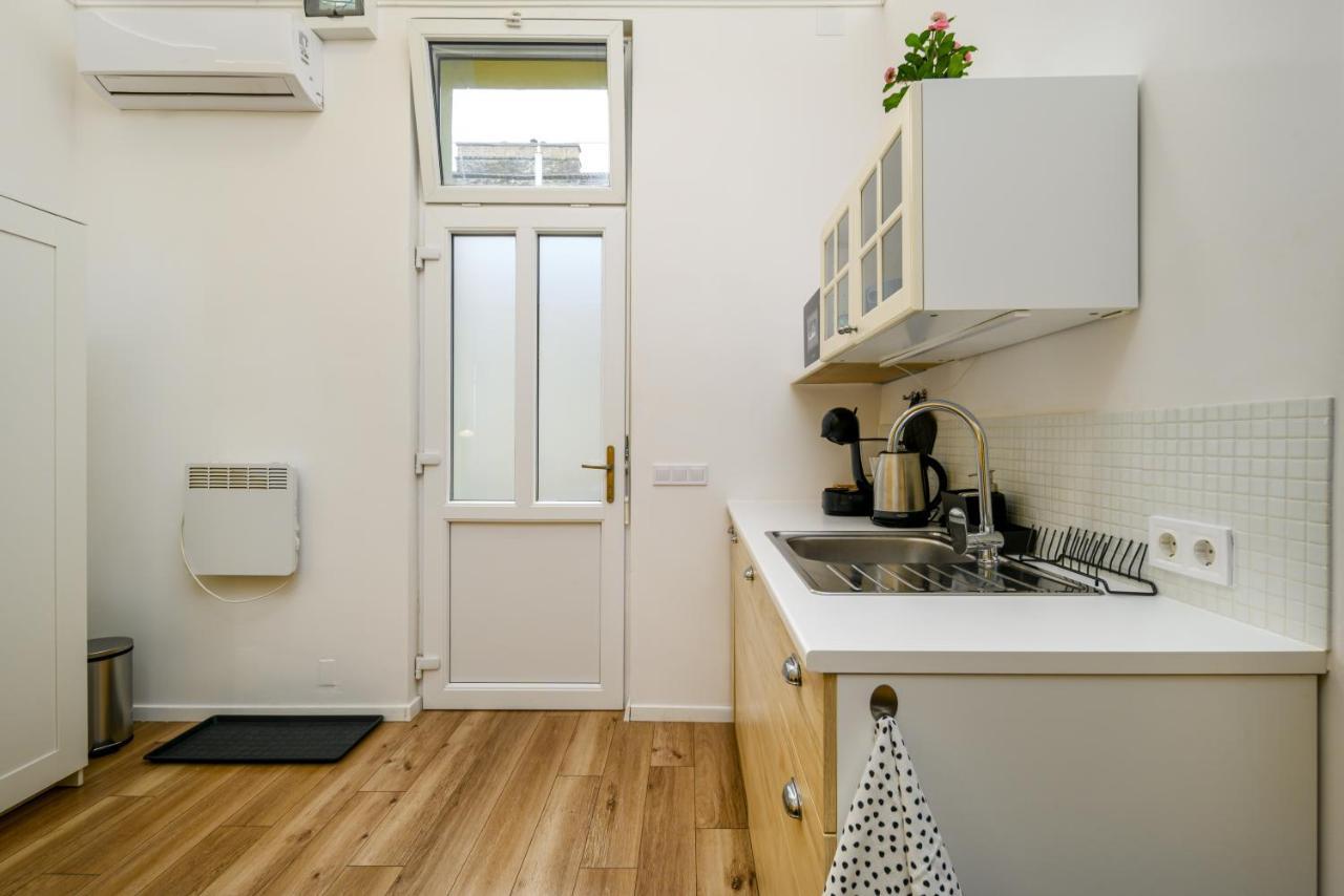Stylish Yellow In The Heart Of Apartman