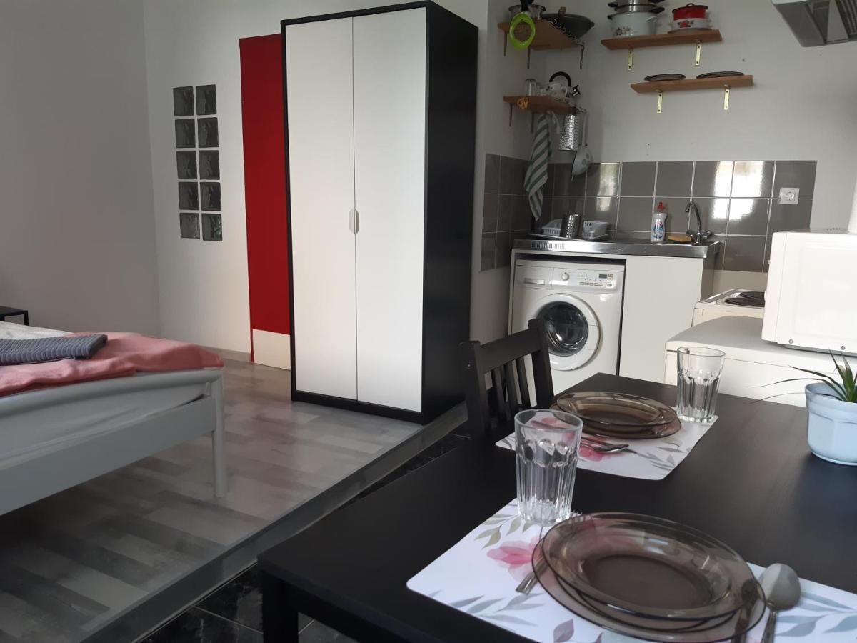 Small At Corvin Negyed Apartman