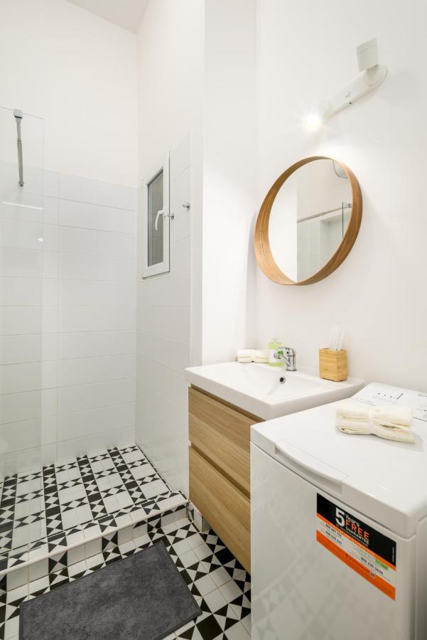 Stylish Yellow In The Heart Of Apartman *