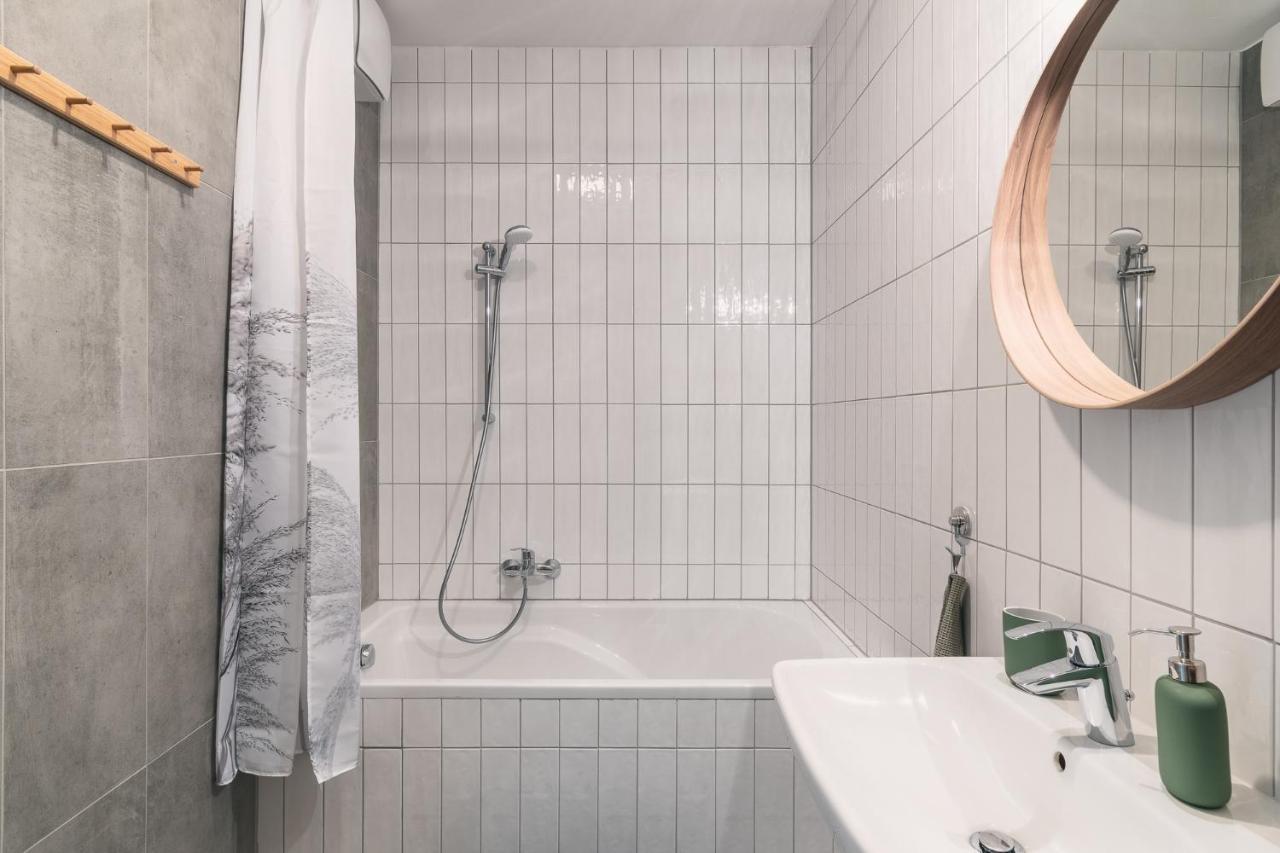 Corvin With Balcony And Ac Appartement Boedapest