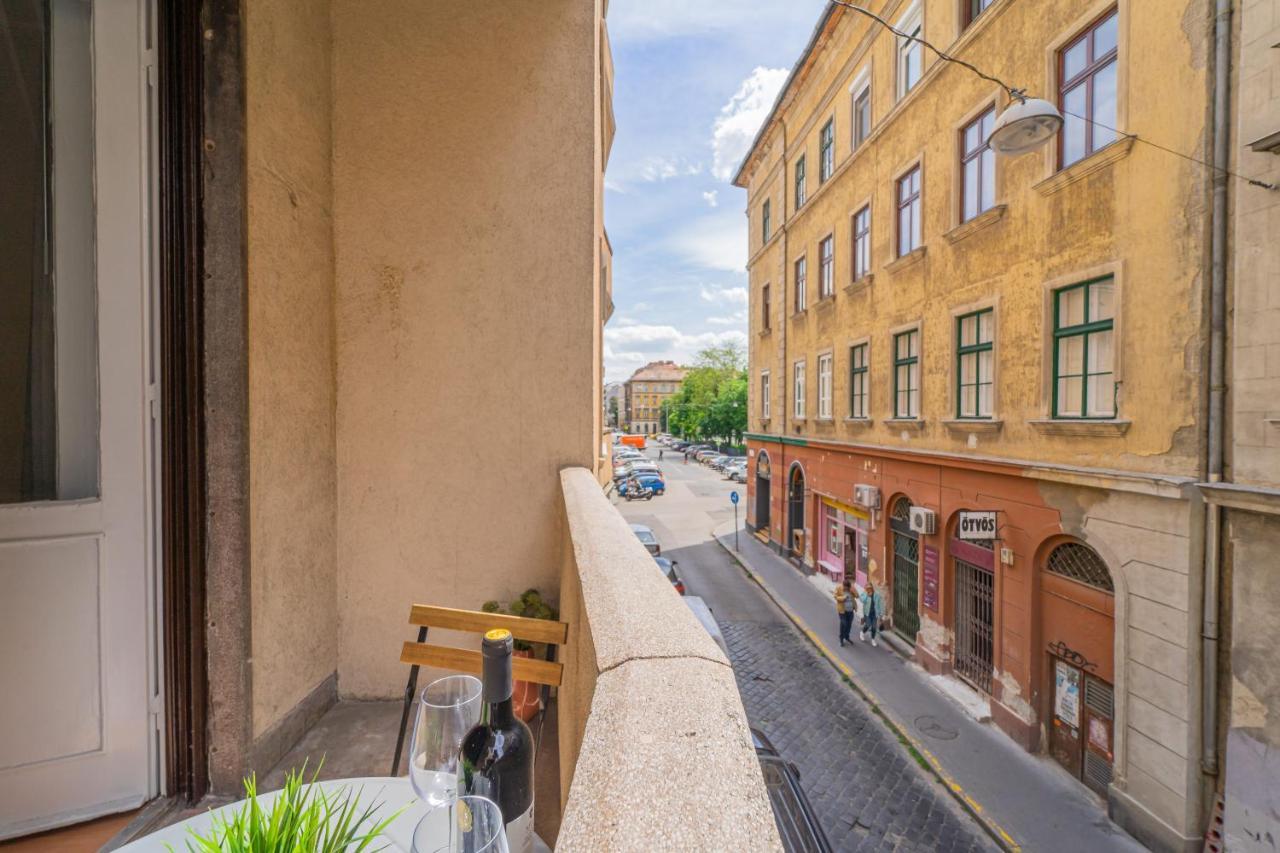 Central&cozy Balcony!3bdr 2bth * Budapest