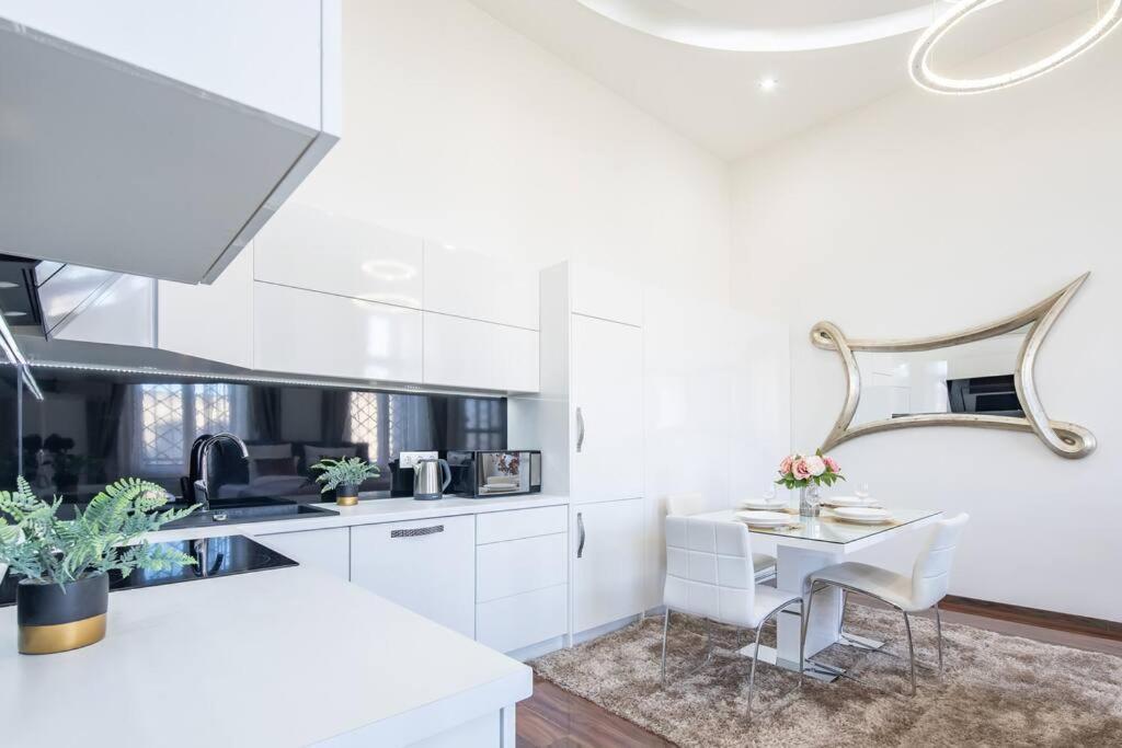 Opera Luxury Apartment