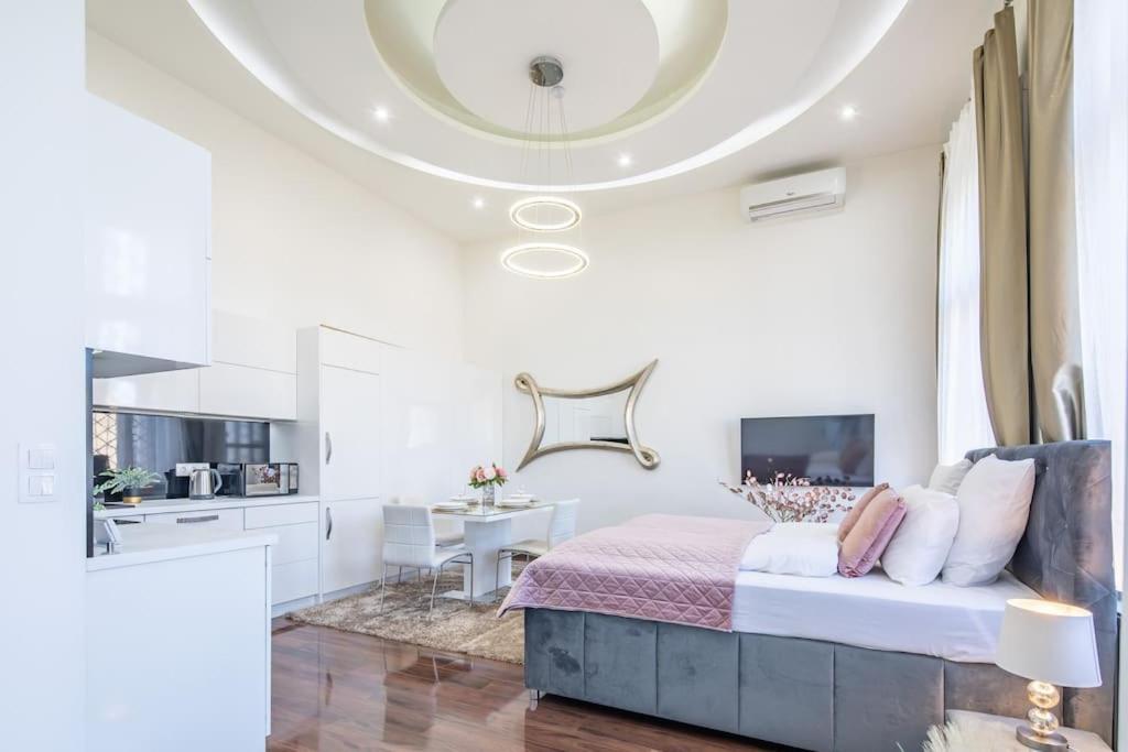 Apartment Opera Luxury