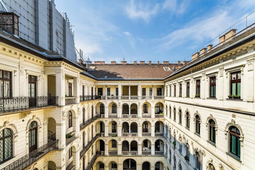 Opera Luxury Apartment Budapest