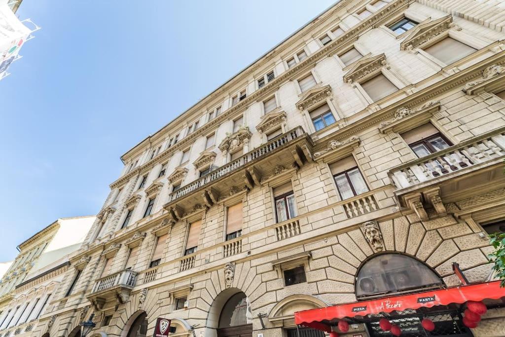Opera Luxury Apartment *