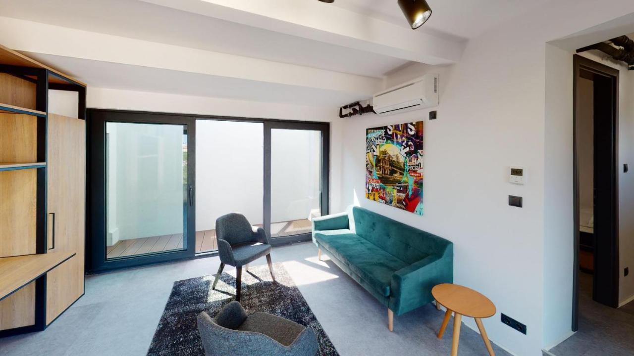 In 7 * Budapest
