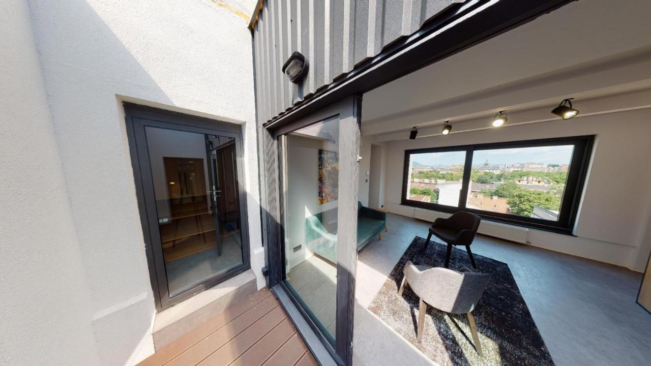 In 7 * Budapest