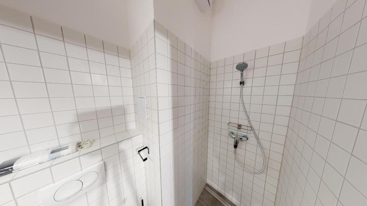 In 7 Apartment