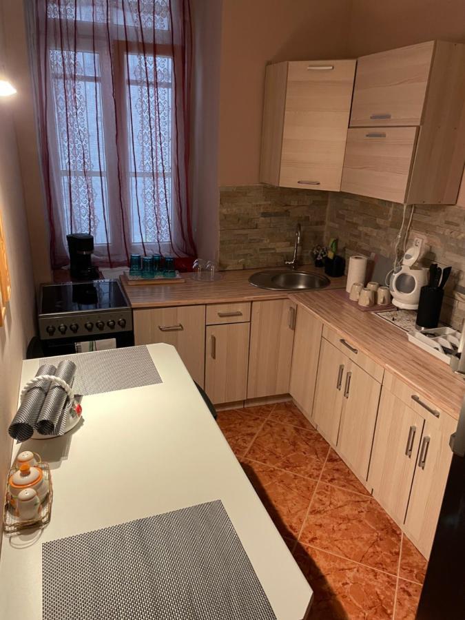 Clark Apartman **