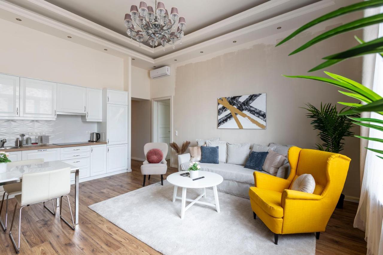 Luxurious In Liszt Ferenc Square *