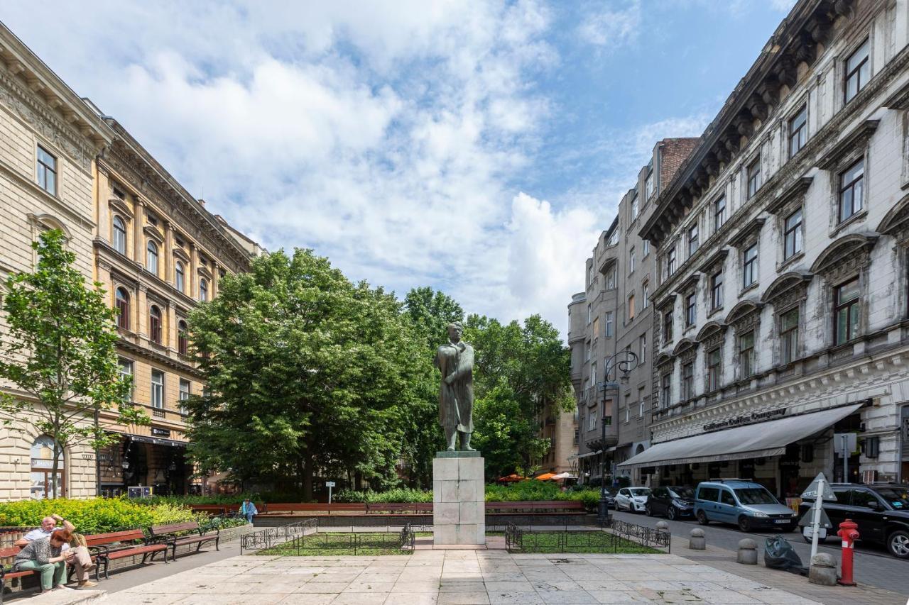 Luxurious In Liszt Ferenc Square Apartment Budapest