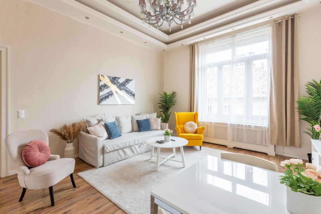 Luxurious In Liszt Ferenc Square Apartment