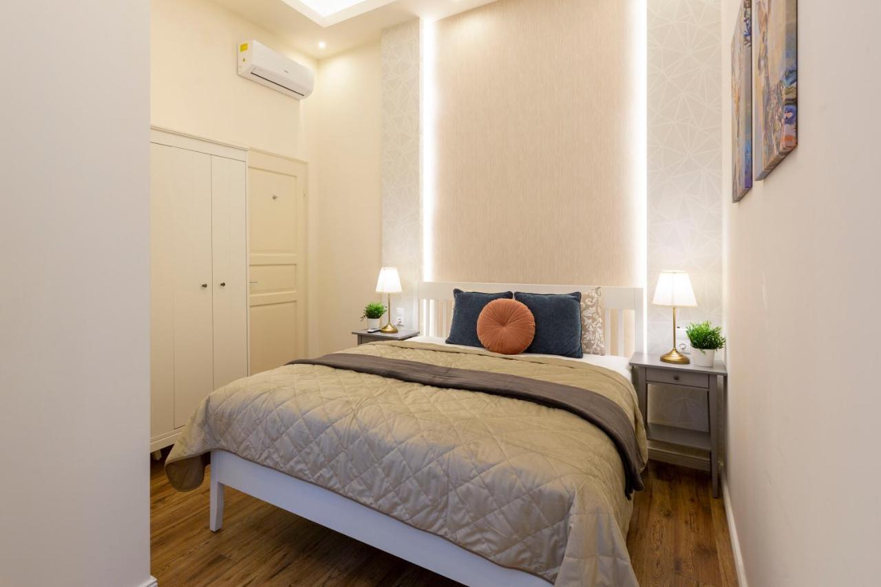 Luxurious In Liszt Ferenc Square Apartment