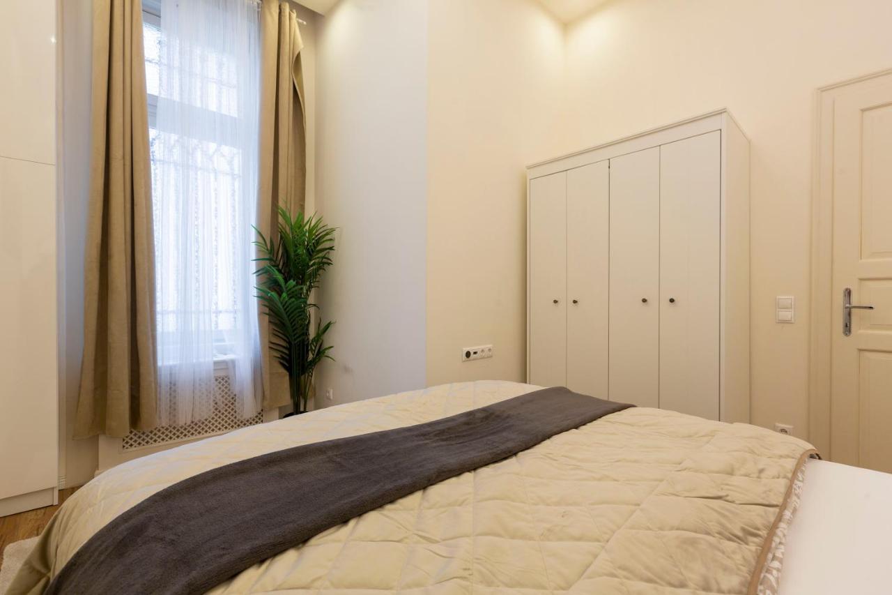 Luxurious In Liszt Ferenc Square Apartment *