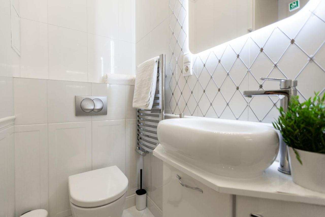 Luxurious In Liszt Ferenc Square Apartment Budapest