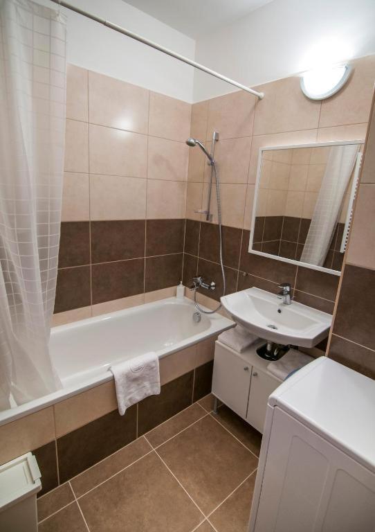 Aqcomel Budapest