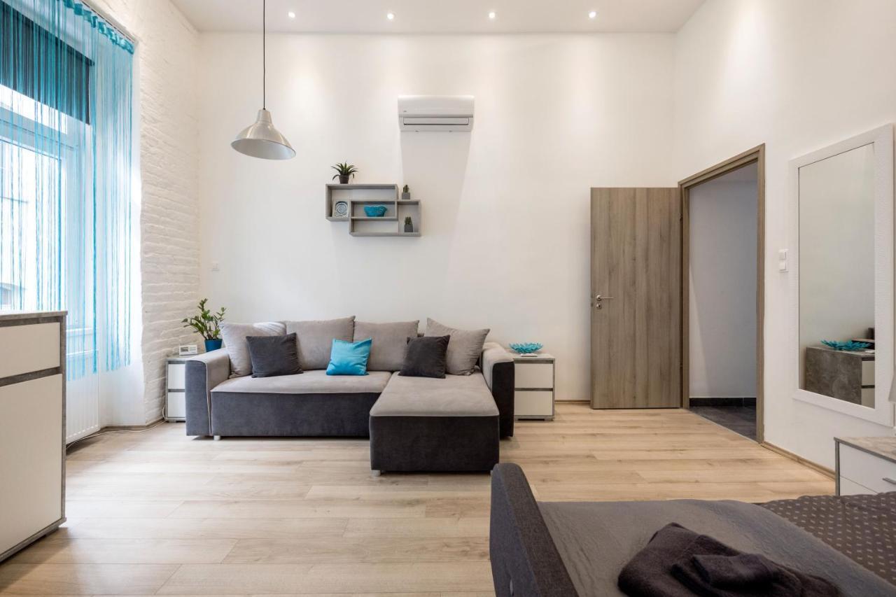 Elegant In Apartment *