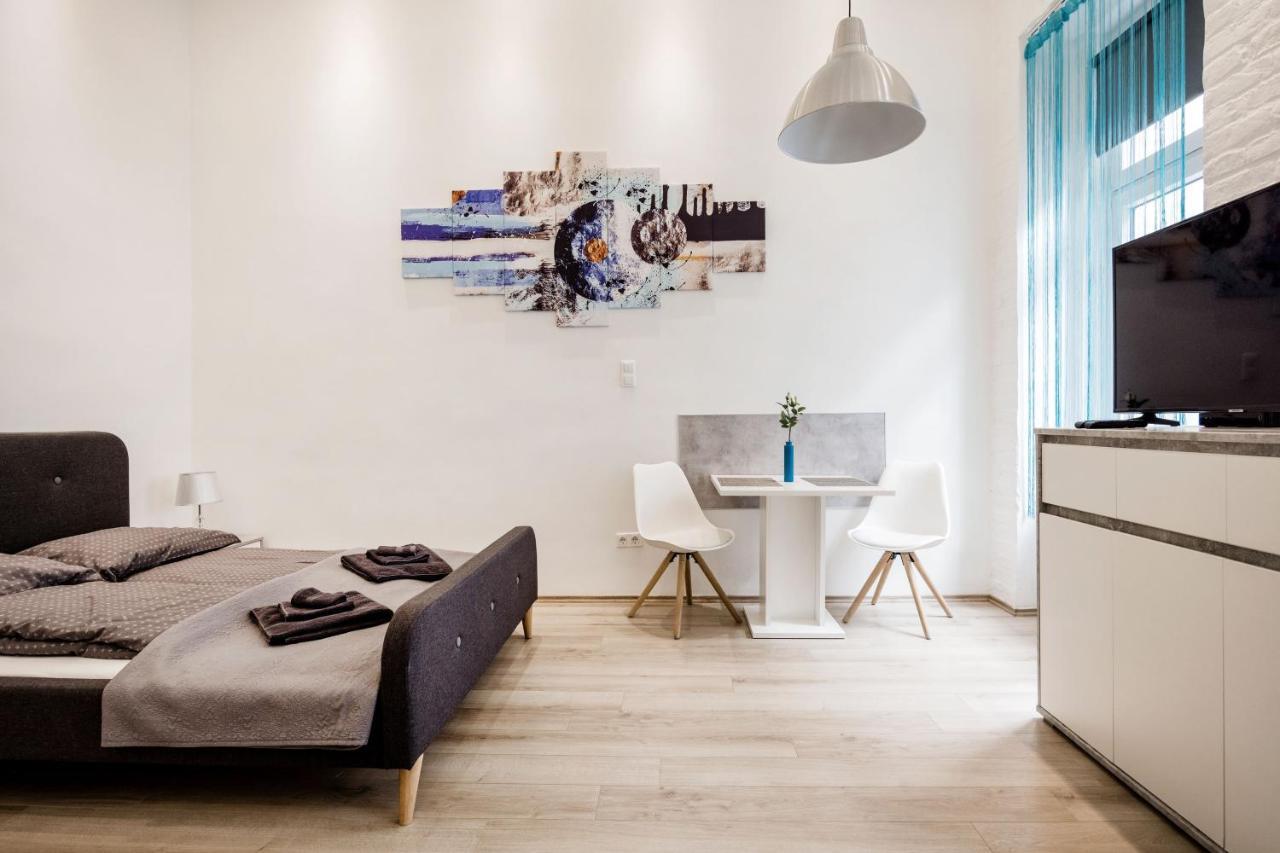 Elegant In Apartment *