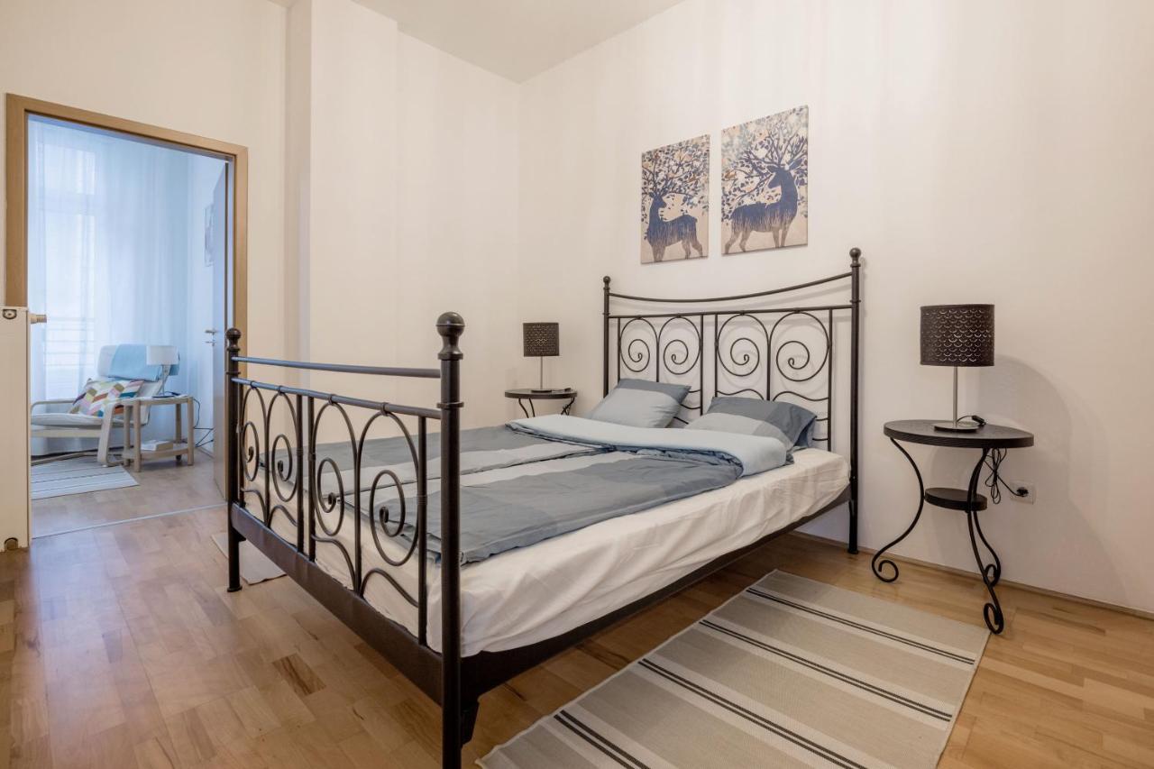 Apartment Downtown Charm In Budapest