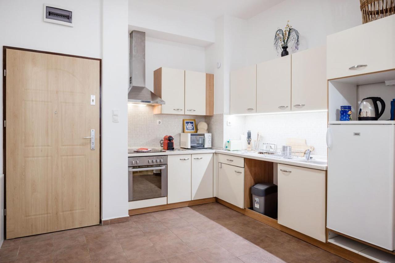 Apartment Downtown Charm In Budapest