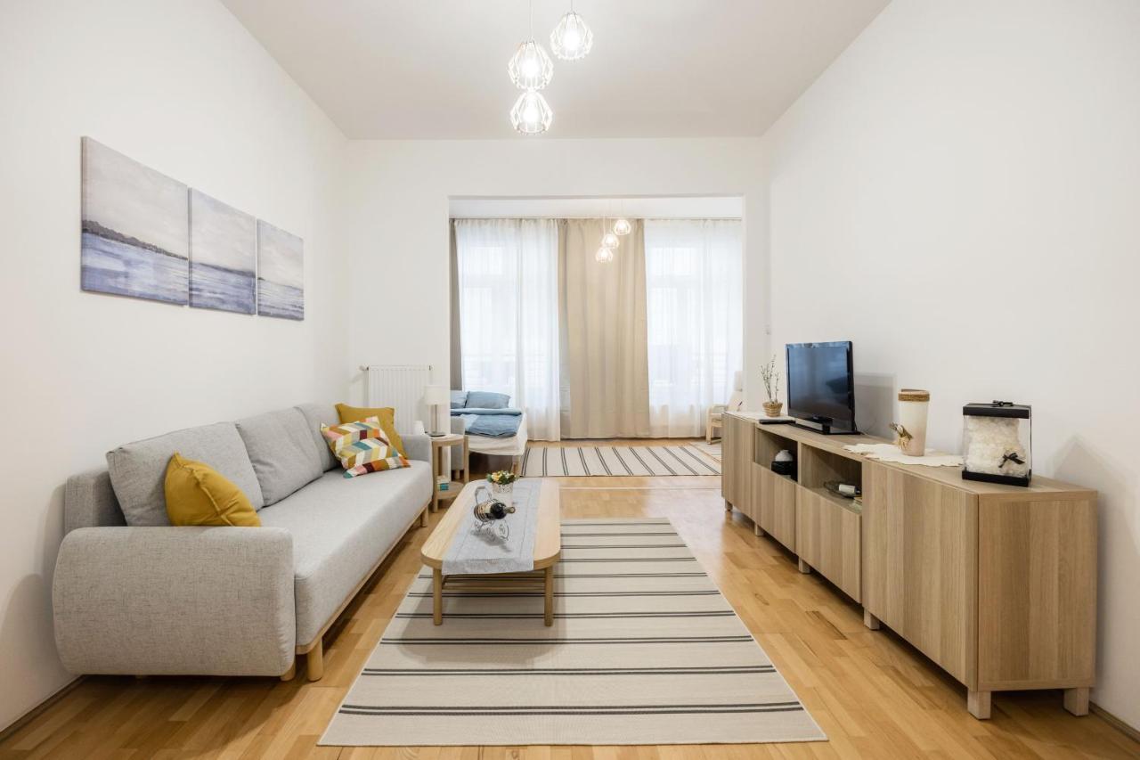 Downtown Charm In Apartment