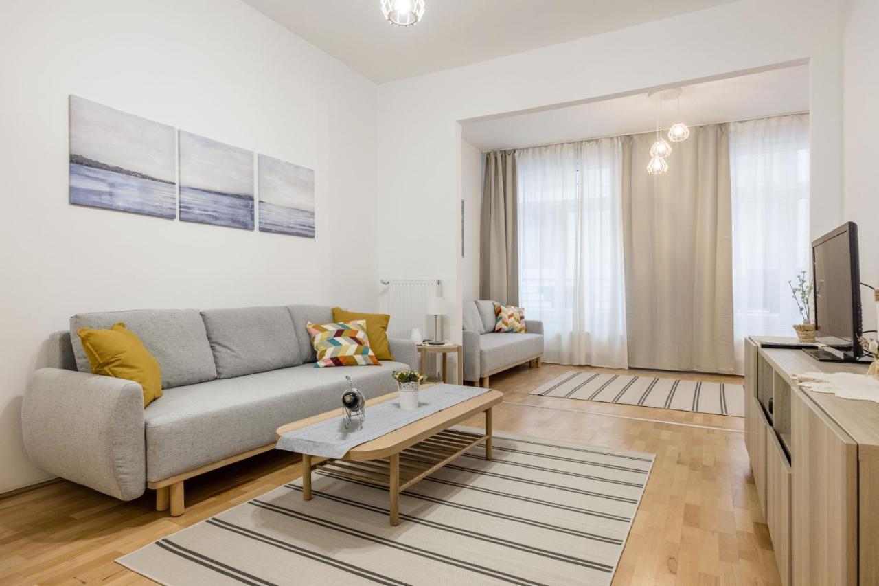 Apartment Downtown Charm In