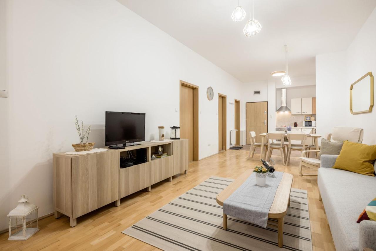 Downtown Charm In Apartment