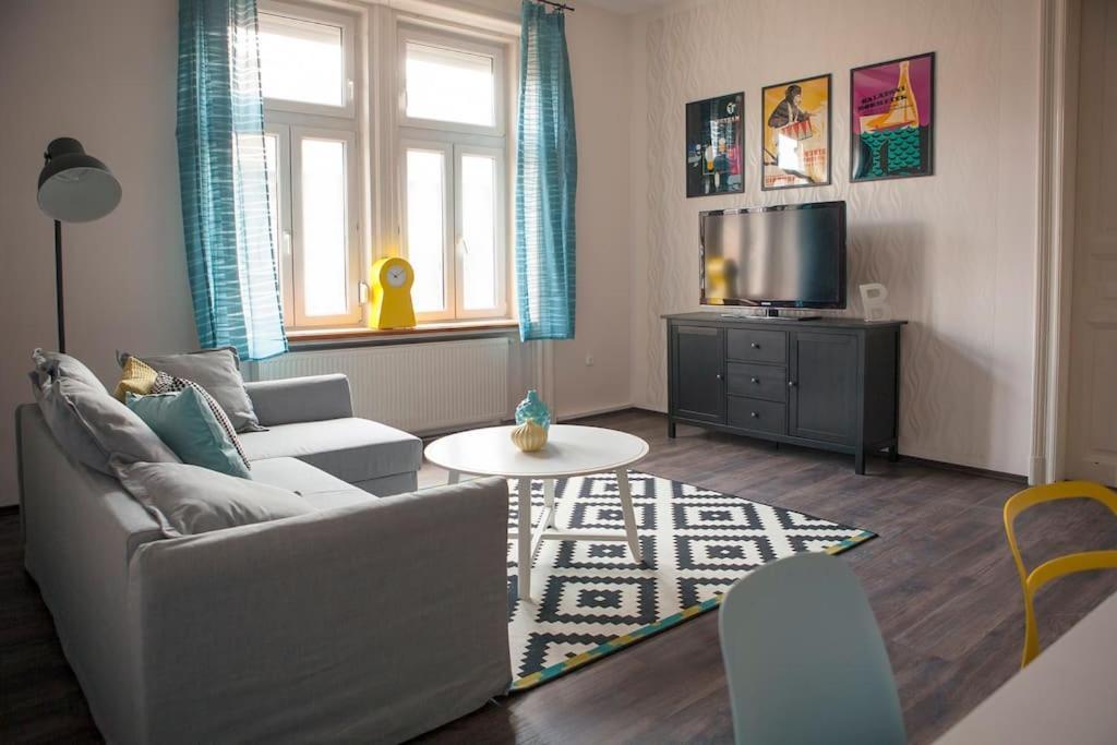 Voros Downtown With Free Parking
