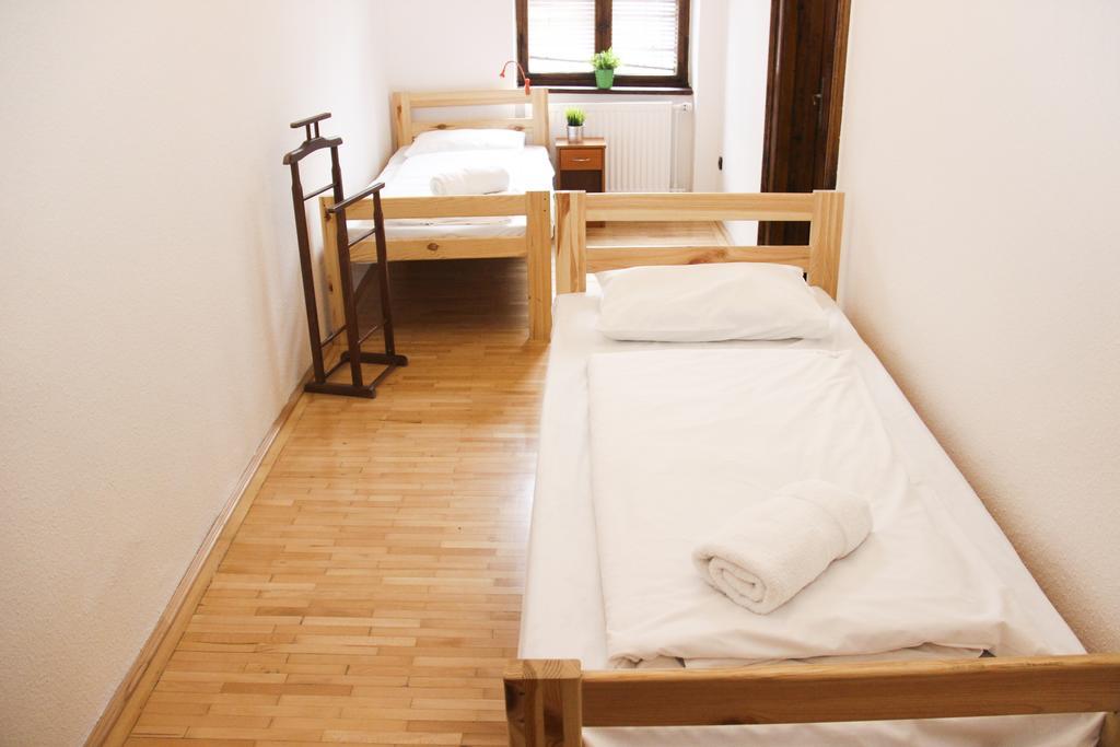 Walking Bed Downtown Hostal *