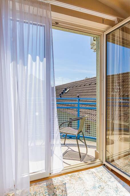 Roomy 80sqm At Center Free Parking Space, Ac & Balcony Appartement