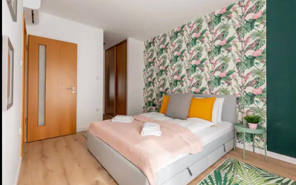 Kazinczy #freeparking Budapest