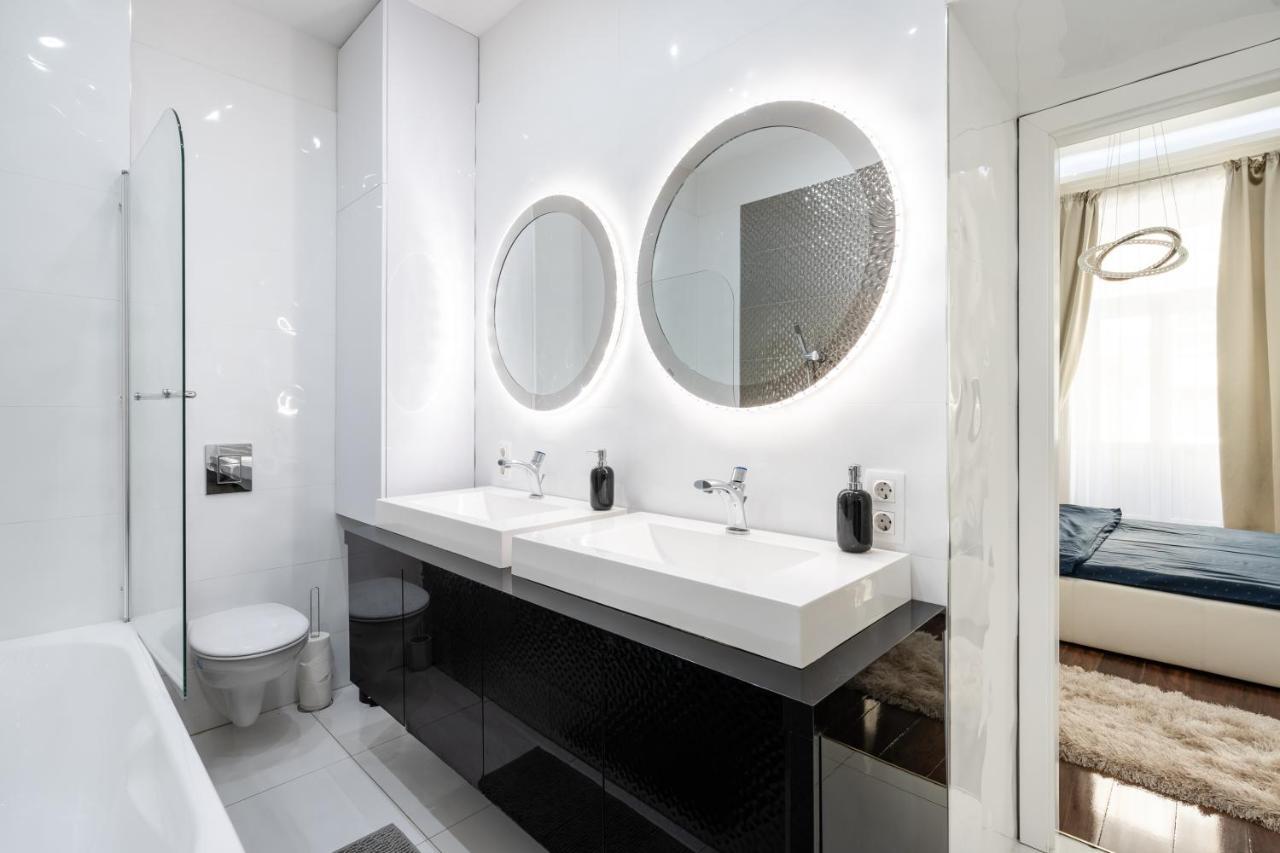 Opera Balkony Luxury With Free Parking Appartamento